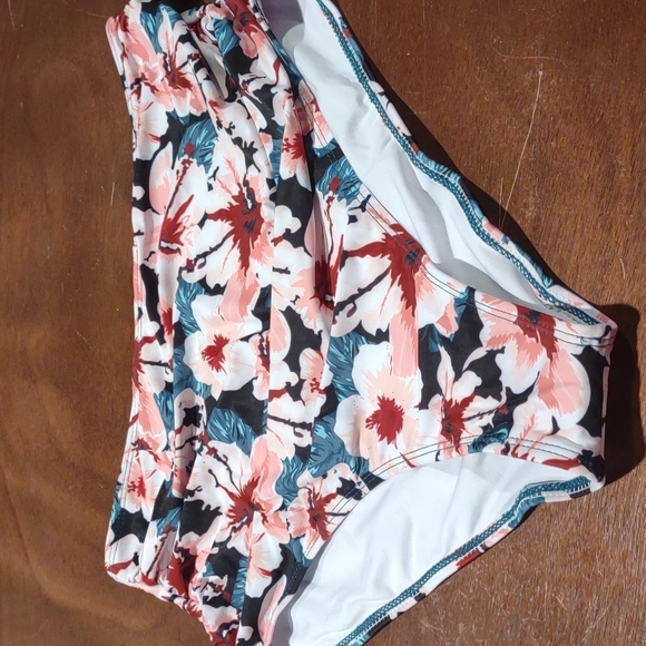 Other - NWOT Woman Swim Bottoms Size L